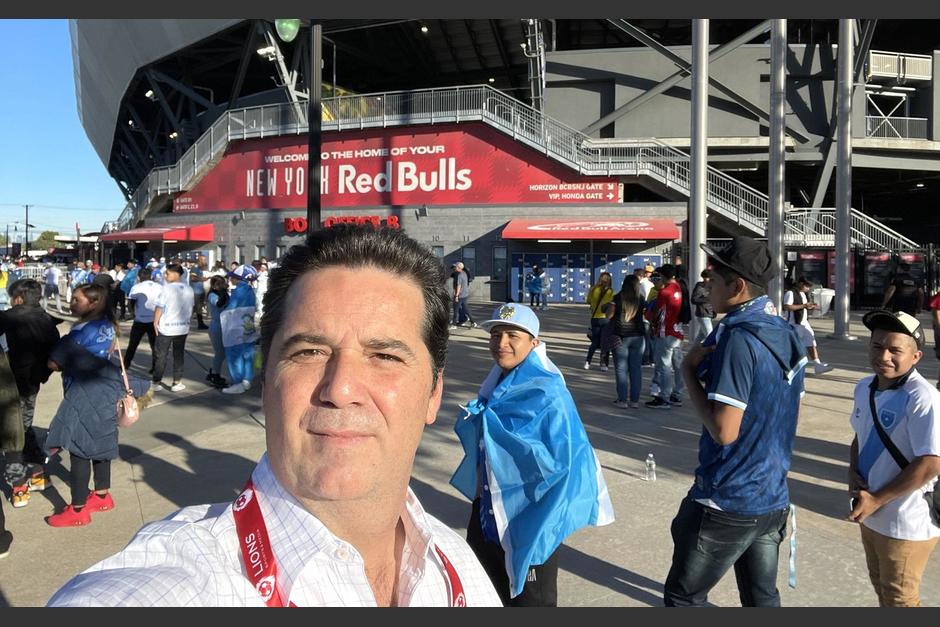 Andr&eacute;s Agulla asiste al estadio en el que Guatemala se medir&aacute; a Colombia en juego amistoso. (Foto: Andr&eacute;s Agulla)