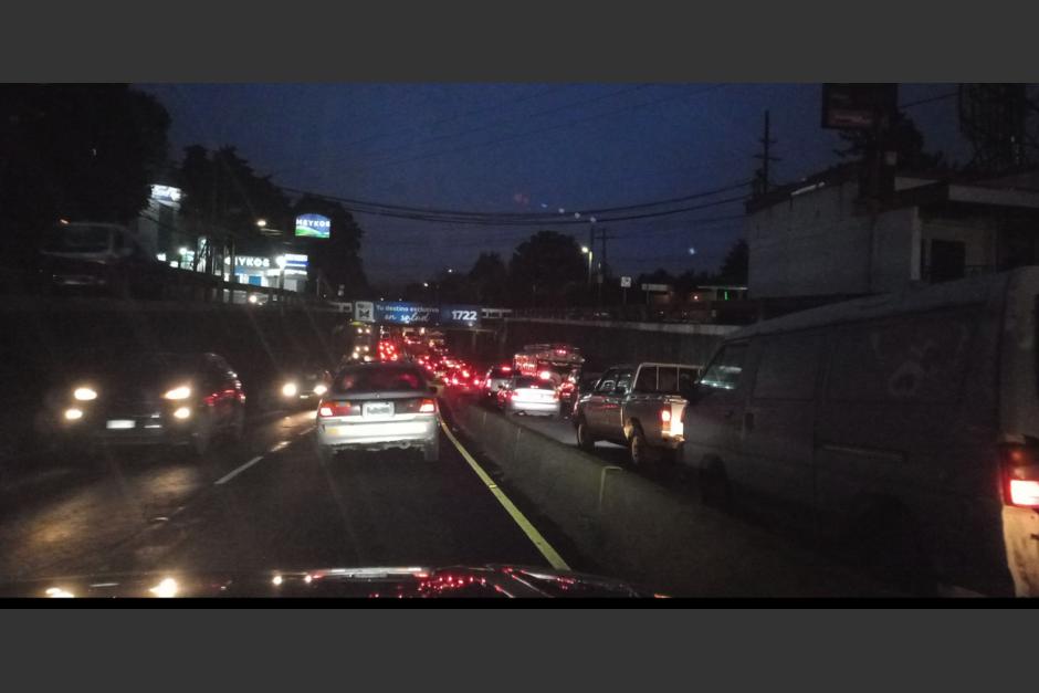 usuarios reportan intenso tráfico desde las 5:15 horas de este lunes 26 de septiembre. (Foto: cortesía)&nbsp;