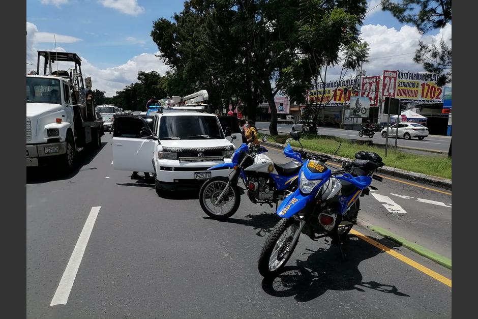 Las autoridades detuvieron a cinco hombres acusados de cometer un asalto a un autobús, fueron perseguidos por la PNC en la calzada Raúl Aguilar Batres. (Foto: PMT de Villa Nueva)