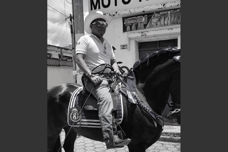 Un hombre identificado como &Aacute;ngel Rodr&iacute;guez muri&oacute; durante un sobrevuelo que realizaba como parte de sus celebraciones de cumplea&ntilde;os en Quich&eacute;. (Foto: Radio Xoyita TV "La Grande de Joyabaj)