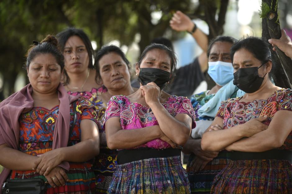La familia recibi&oacute; por parte del Inacif los cuerpos para iniciar con las honras f&uacute;nebres. (Foto: Wilder L&oacute;pez/Soy502)