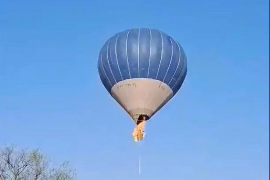 El globo agarró fuego en el cielo. (Foto: Captura de pantalla)