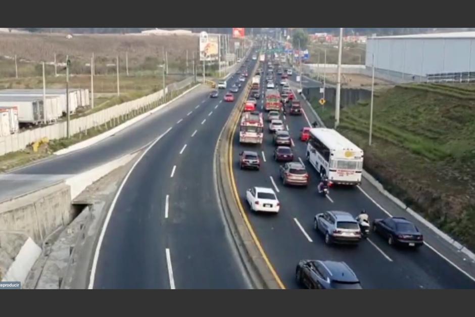 Cientos de guatemaltecos buscan la ruta al Pacífico por el descanso de Semana Santa.&nbsp; (Foto: Captura pantalla)&nbsp;
