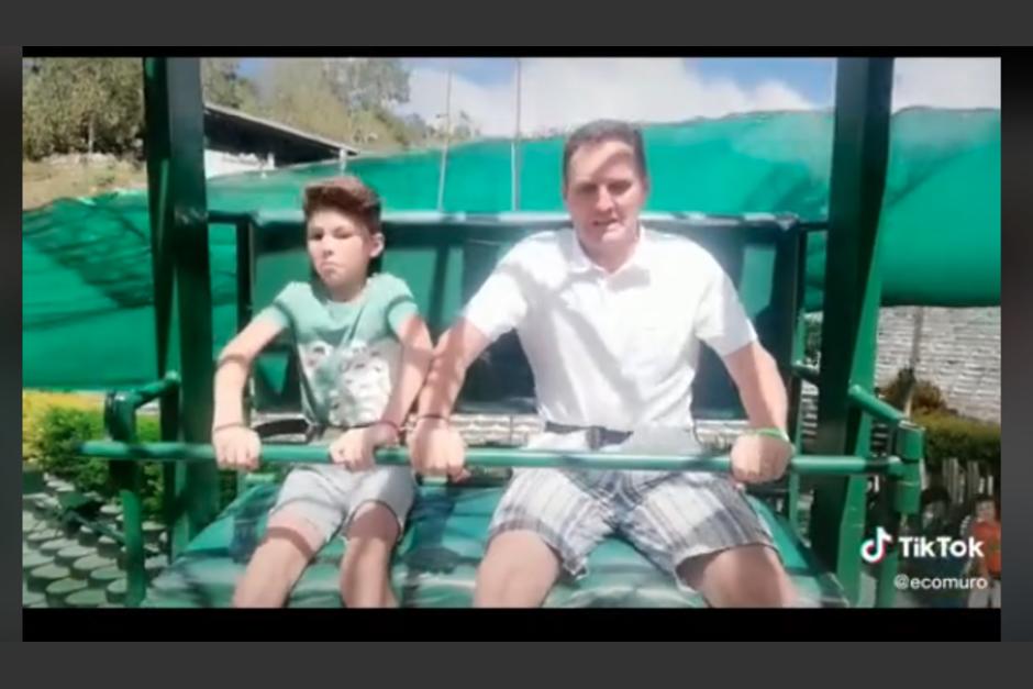 La reacción de dos franceses al subirse al columpio gigante de Guatemala se hizo viral en redes sociales. (Foto: captura de pantalla)&nbsp;