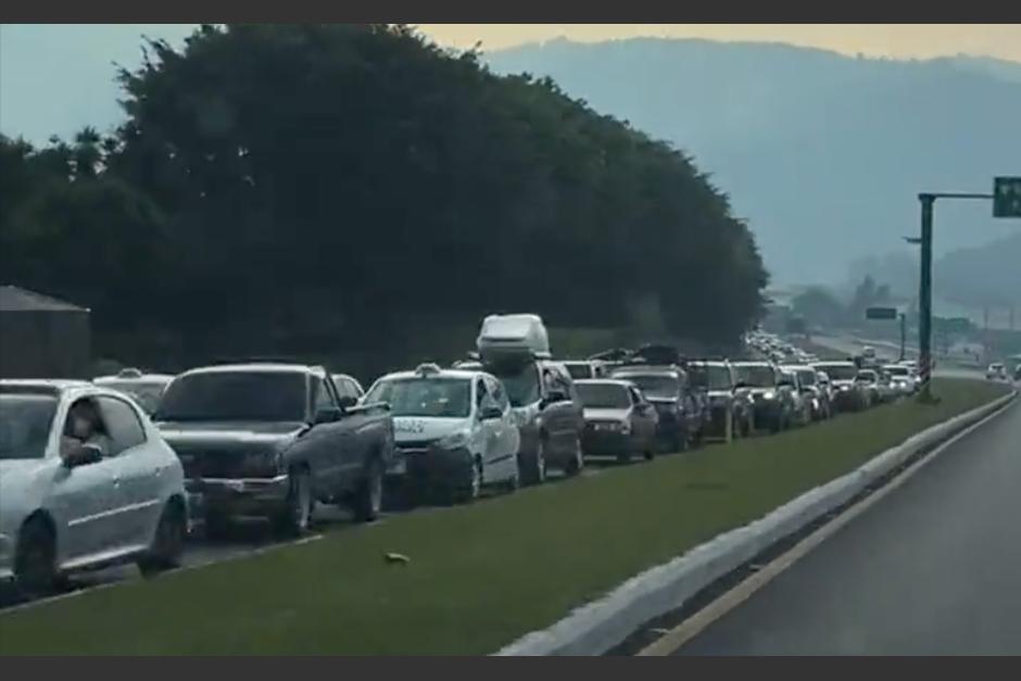 Un usuario grab&oacute; el tr&aacute;fico en la autopista Pal&iacute;n-Escuintla este Viernes Santo. (Foto: captura video)&nbsp;