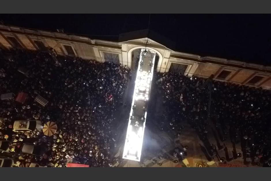 La procesi&oacute;n de El Calvario ingres&oacute; al Cementerio General como un homenaje p&oacute;stumo a las v&iacute;ctimas de la pandemia. (Foto: Rafael Saba)