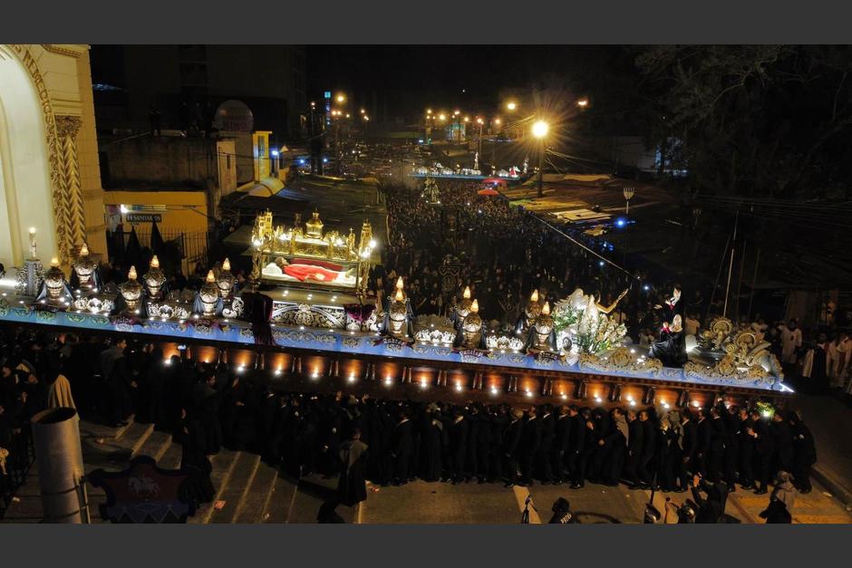 El anda denominada m&aacute;s grande del mundo sufri&oacute; da&ntilde;os luego del recorrido.&nbsp; (Foto: Parroquia El Calvario)&nbsp;