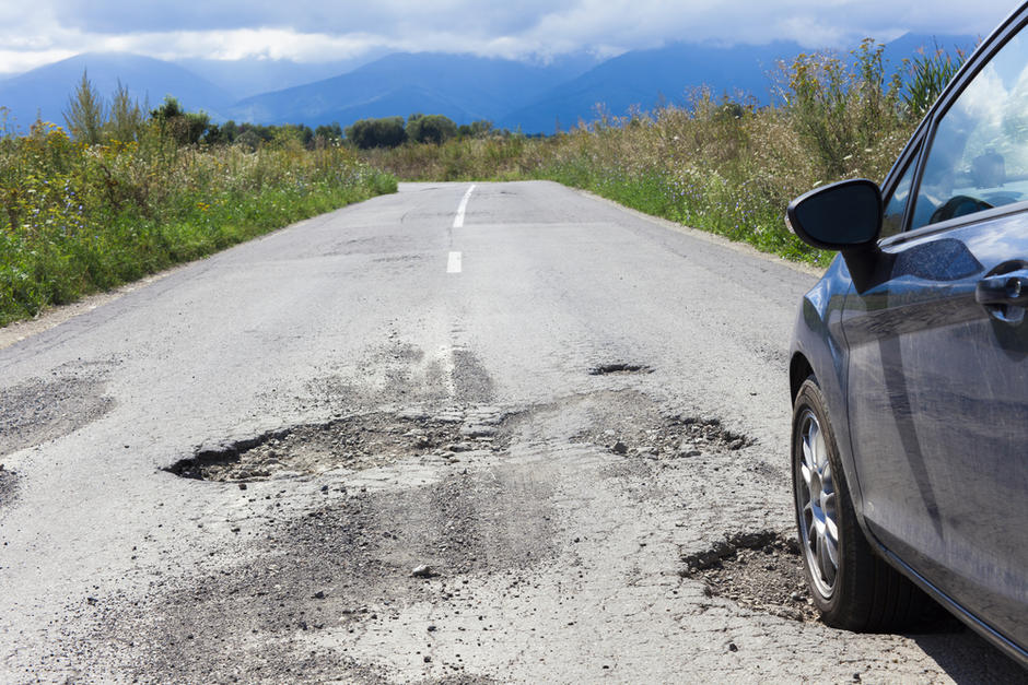 Tu auto puede sufrir estos da&ntilde;os por un bache. (Foto: Shutterstock)