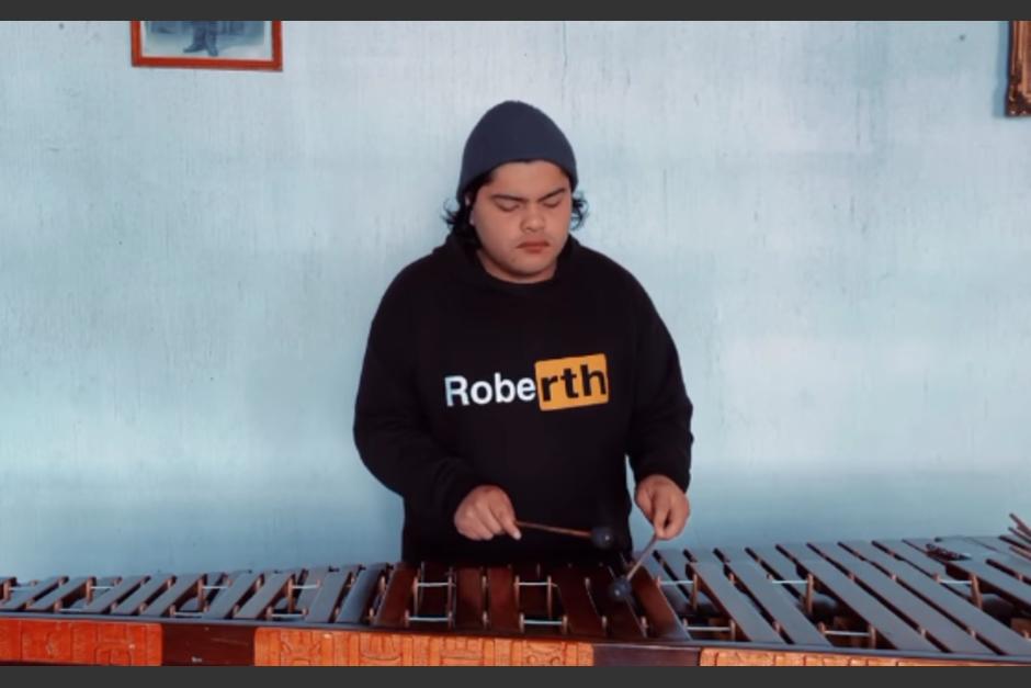 El joven guatemalteco interpret&oacute; la ic&oacute;nica canci&oacute;n de Super Mario en marimba. (Foto: captura de video)