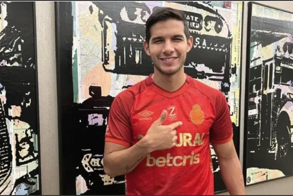 El jugador se enfrasc&oacute; en un intercambio de insultos con el grader&iacute;o rojo. (Foto: Archivo/Soy502)