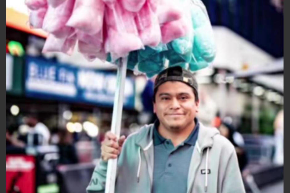 El guatemalteco llamó la atención de un fotógrafo que decidió retratarlo. (Foto: captura de video)