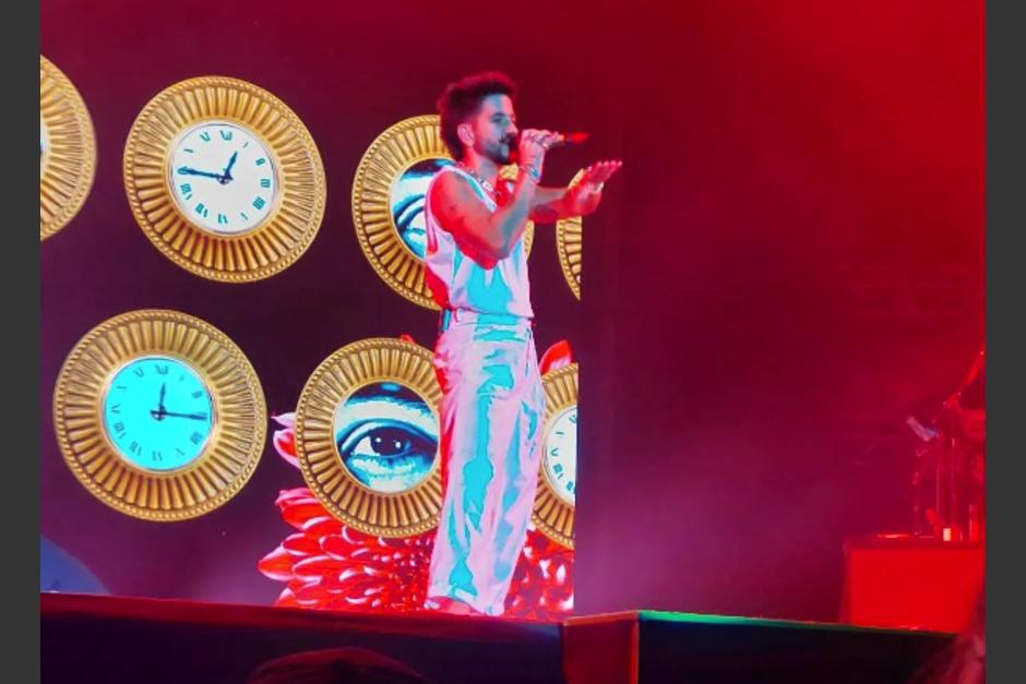 Un artista guatemalteco se comprometió con su novia en el show de Camilo. (Foto: Desde Guatemala/Facebook)