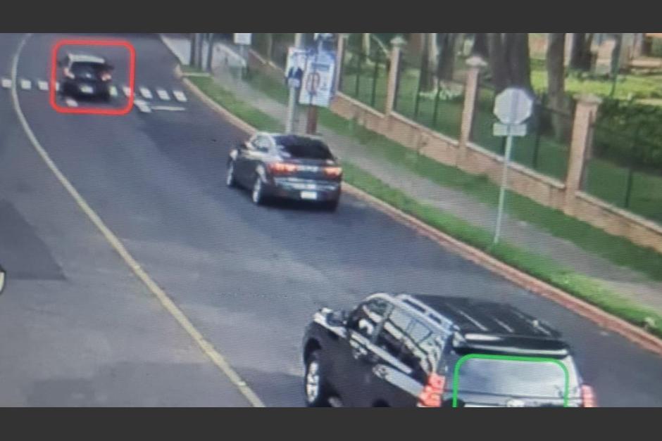 Fotogramas evidenciaron la simulación de la supuesta salida de Floridalma Roque, de clínica estética de zona 14. (Foto: video forense de la PNC)