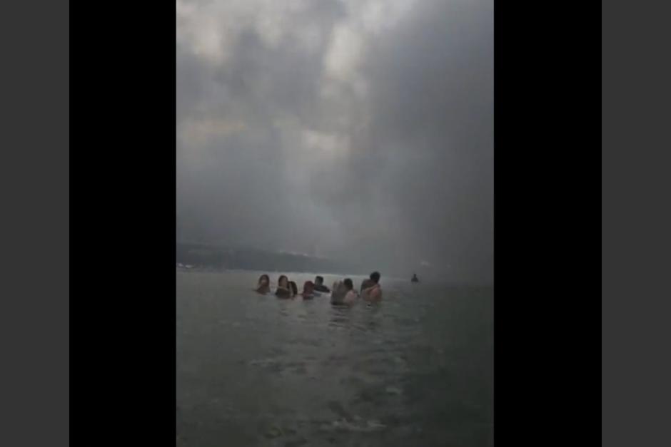 Una familia en Hawaii sobrevivieron luego de estar durante m&aacute;s de 5 horas en el mar. (Foto: Captura de video)