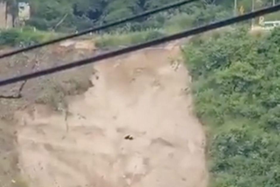 Esto dice Covial sobre el desprendimiento de tierra en la ruta de San Crist&oacute;bal a Villalobos. (Foto: captura de video)