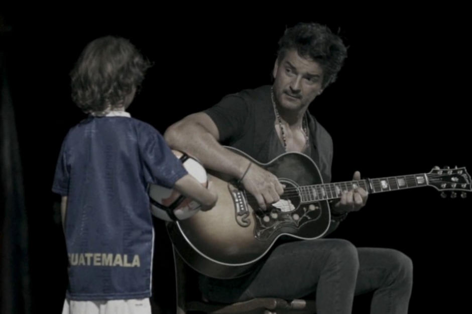 Ricardo Arjona recordó este momento con su pequeño. (Foto: oficial)