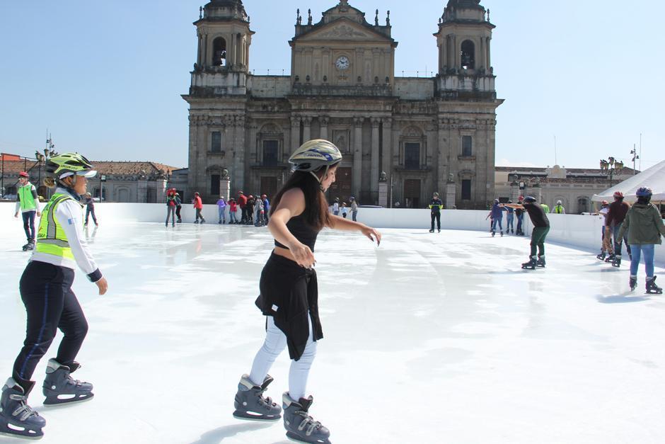 Si quieres patinar sobre hielo en estas fechas, no dejes de acercarte a estas pistas de hielo. (Foto: archivo/Soy502)