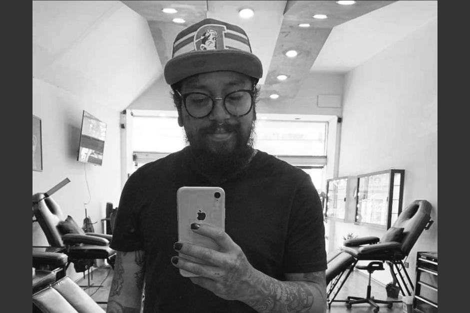 El tatuador compartió una serie de sugerente mensajes minutos antes de ser hallado sin vida en su estudio. (Foto: redes sociales)