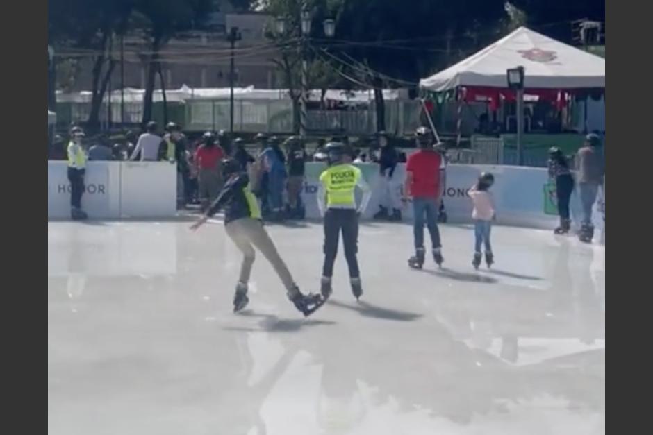 Guatemaltecos han compartido sus experiencias en la pista de hielo del Festival Navideño. (Foto: captura de video)