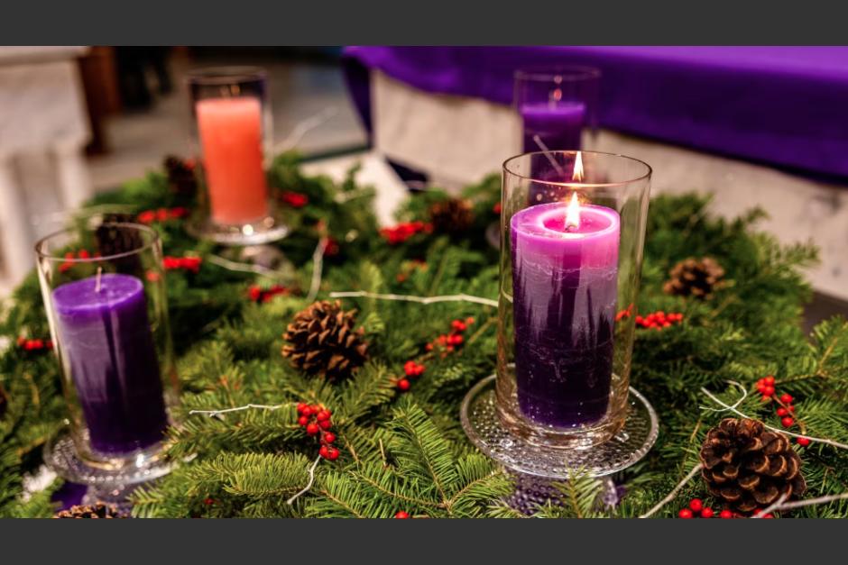 Las velas que se colocan en la corona de adviento se deben encender en un orden y fechas en específico.&nbsp;(Foto:&nbsp;Getty Images)