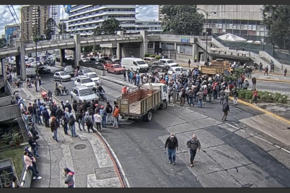 La PMT reportó una manifestación que bloquea el paso en la zona 1 capitalina, durante 6 de diciembre. (Foto: PMT de Guatemala)&nbsp;