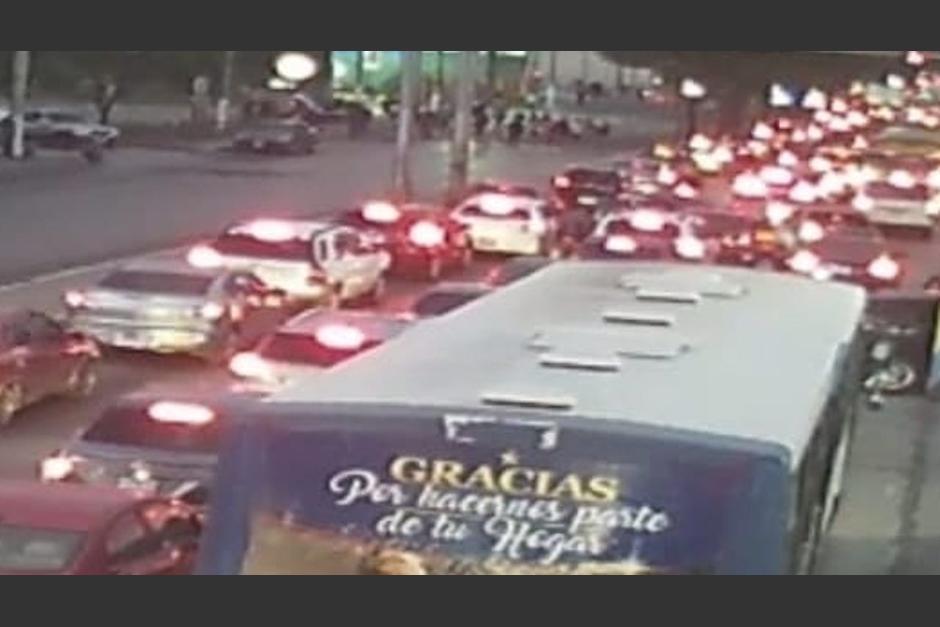 Alertan por bloqueo en la avenida Petapa, la tarde de este 7 de diciembre. (Foto: PMT Ciudad de Guatemala)