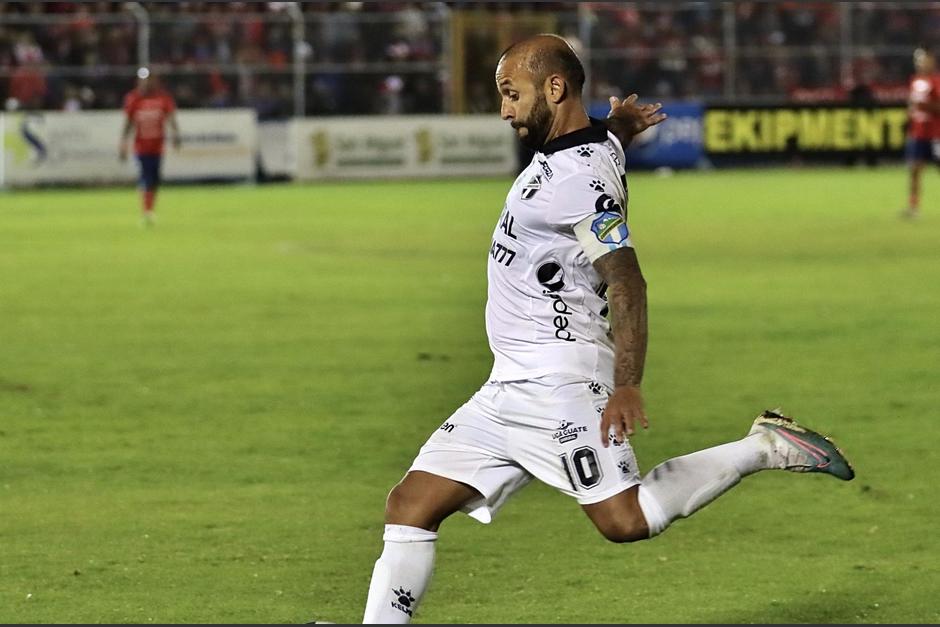 El futbolista José Manuel "El Moyo" Contreras mantiene la calidad a sus 37 años. (Foto: Comunicaciones)