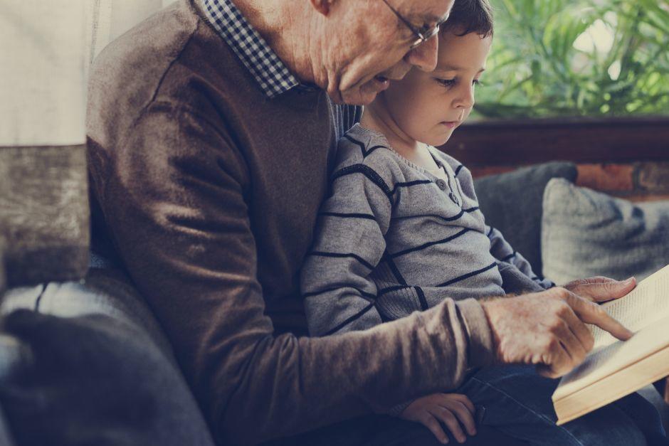 Un grupo de diputados busca modificar tres artículos del Código Civil e incluir a los abuelos. (Foto ilustrativa: Shutterstock)