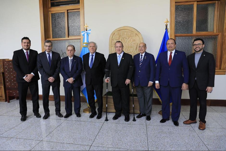 El presidente Alejandro Giammattei se reunió con la delegación de la OEA que arribó hoy a Guatemala. (Foro: Presidencia)
