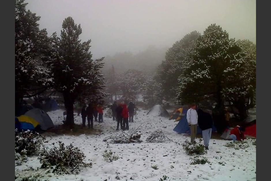 Se viralizan imágenes de supuesta nevada en el Tajumulco, pero las fotos son de años anteriores. (Foto: Facebook: Estereo Salvación San Marcos)