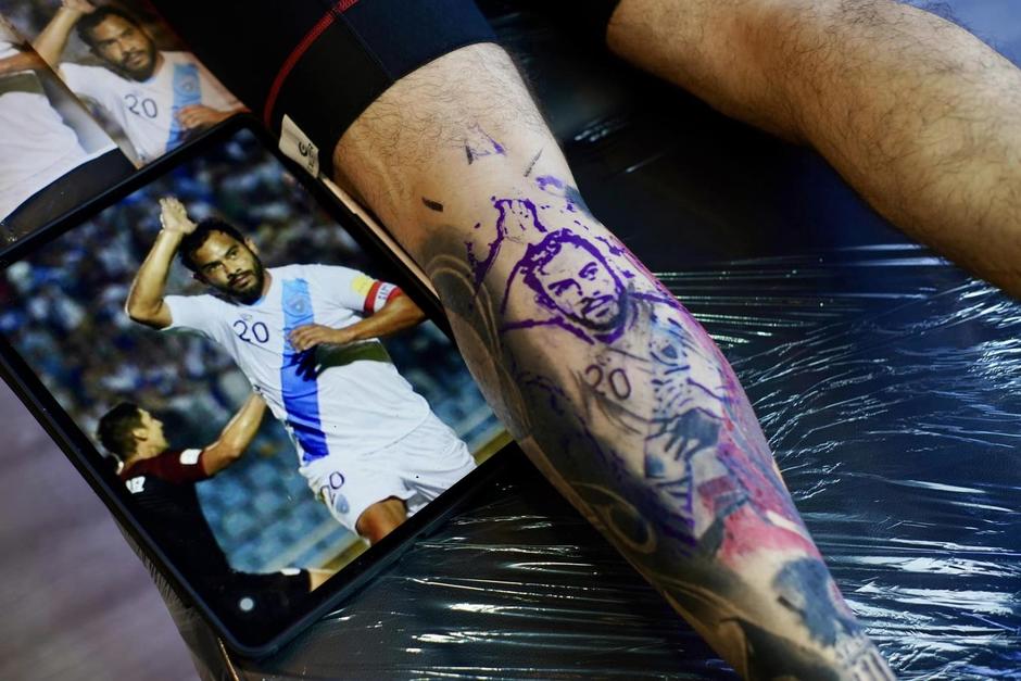 El goleador guatemalteco se expresó sobre el homenaje en la piel que se hizo Neto Bran. (Foto: Facebook/Neto Bran)