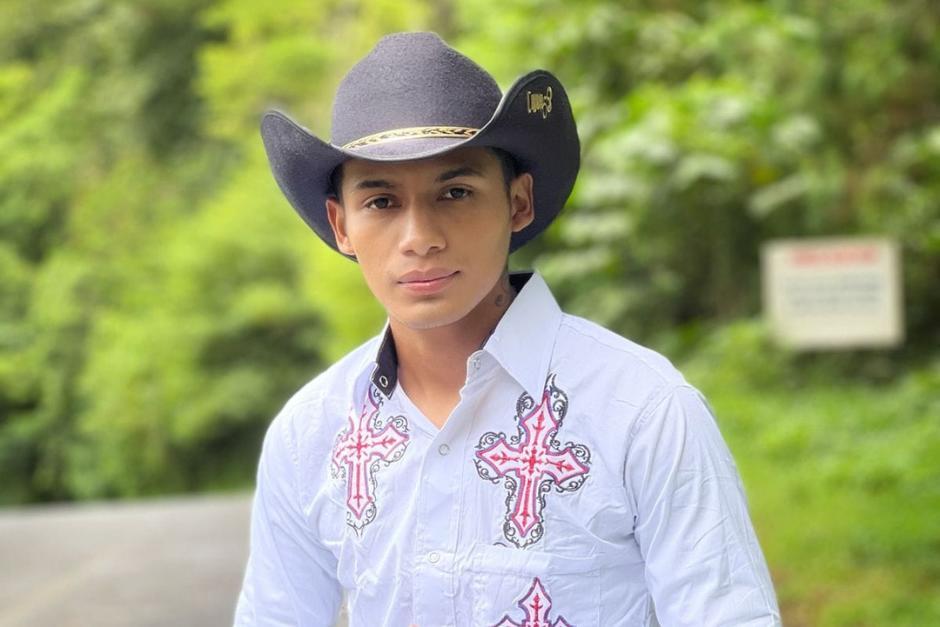El cantante guatemalteco "Rancherito Calibre 58" protagonizó un accidente de tránsito. (Foto: Facebook)