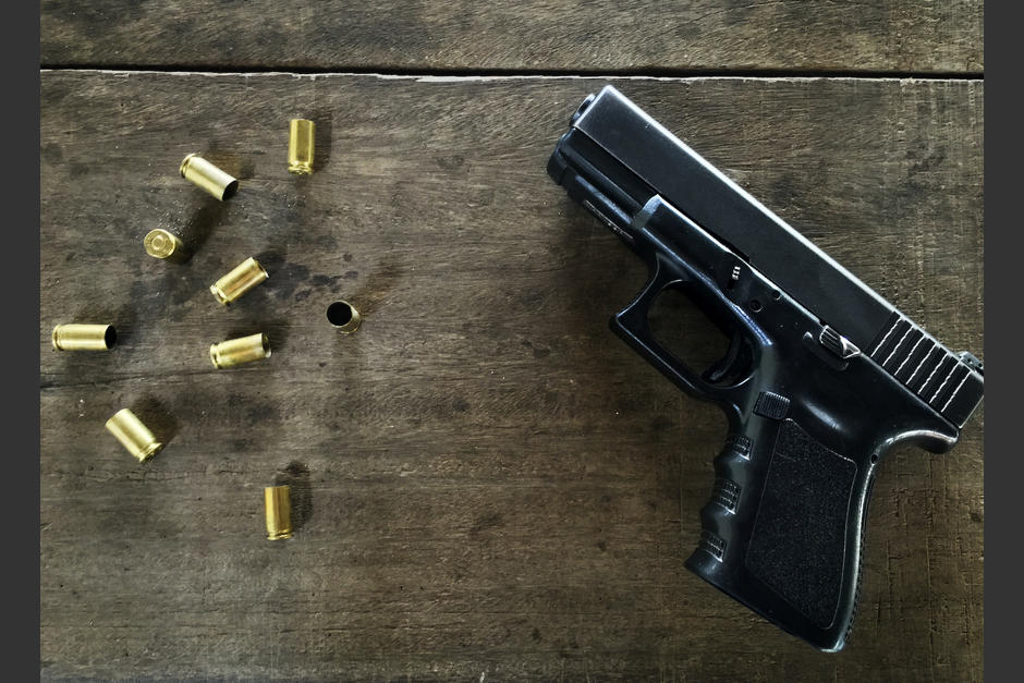 Agentes de la PNC sorprendieron al hombre cuando realizaba la descarga. (Foto: Freepik)