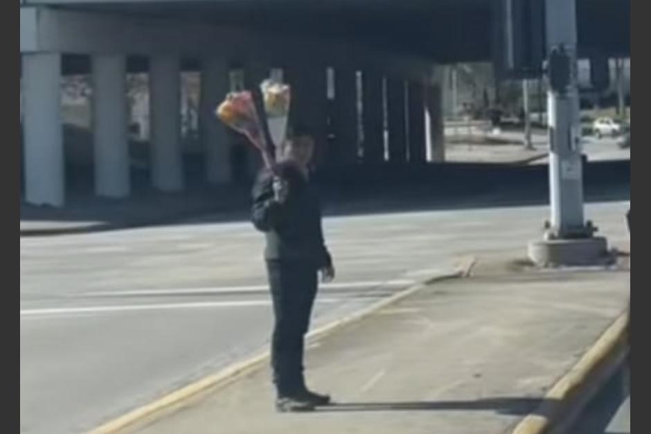 Un vendedor de flores en Estados Unidos fue duramente criticado por un usuario. (Foto: captura de video)