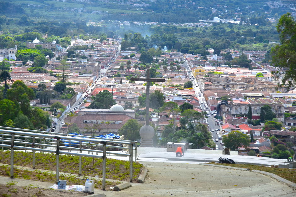 La obra tuvo una inversión de más de Q2 millones que reacondicionará el Mirador del Cerro de la Cruz. (Foto: Fredy Hernández/Soy502)