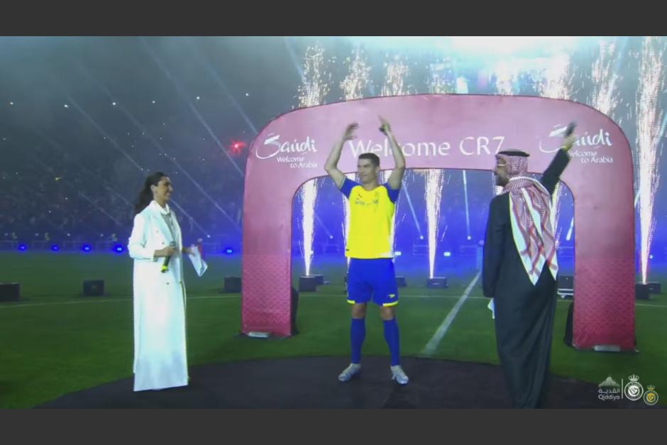 El jugador fue recibido entre algarabía y locura por los aficionados del Al Nassr. (Captura Video)