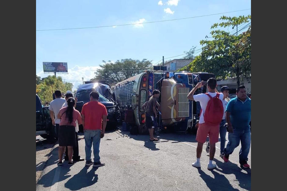 Un accidente de tránsito múltiple dejó varias personas heridas en San Antonio Jutiapa. (Foto: Facebook/Marlon García)