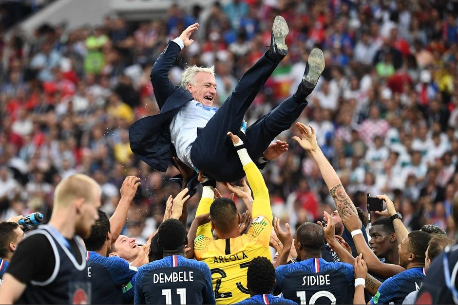 Didier Deschamps seguirá dirigiendo la selección de Francia. (Foto: AFP)