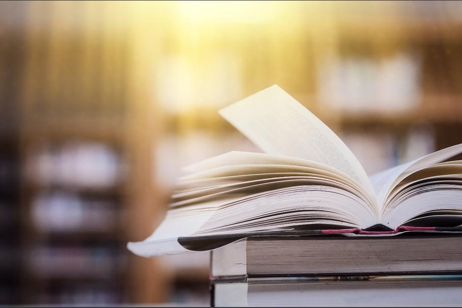 Los libros más leídos del 2022 pueden ser una buena idea de regalo para este nuevo año. (Foto:&nbsp;Shutterstock)