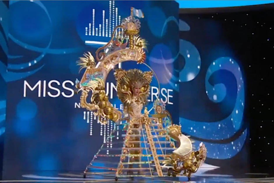 Ivana batchelor fue entrevistada por Telemundo durante el Traje de Fantasía. (Foto: oficial)