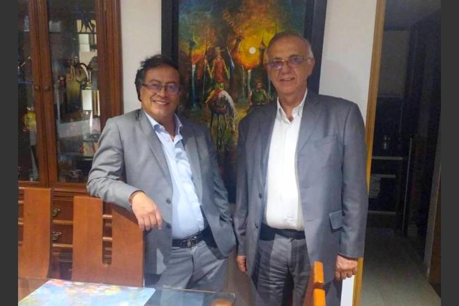 Gustavo Petro, presidente de Colombia, junto al exjefe de la CICIG, Iv&aacute;n Vel&aacute;squez. (Foto: Twitter/Gustavo Petro)