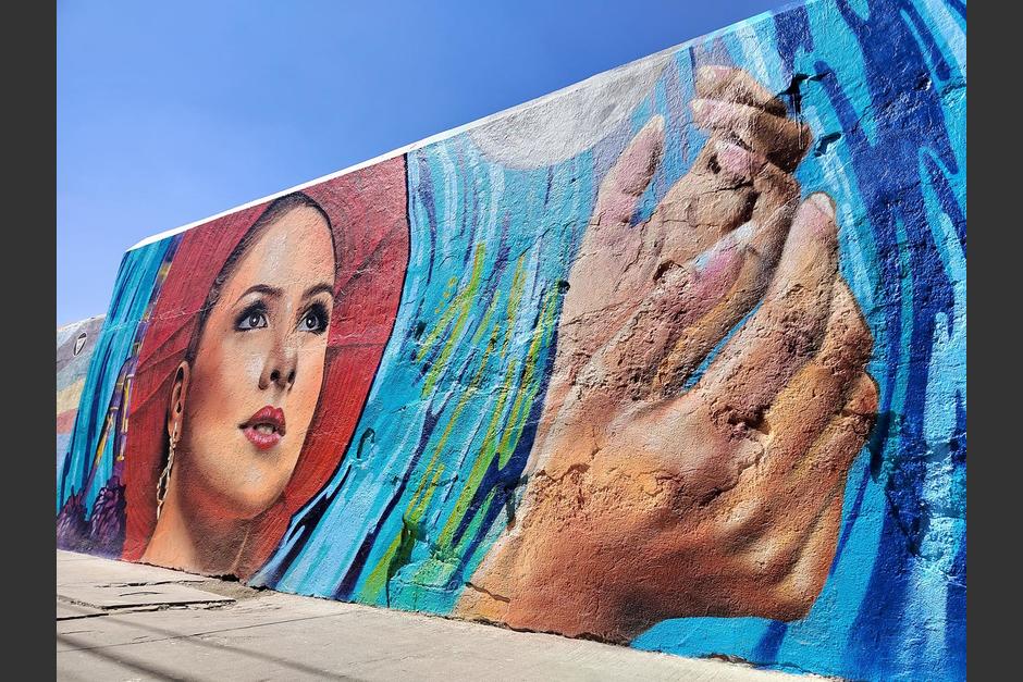 Así es el&nbsp;mural en honor a Ivana Batchelor. (Foto: Región Más Noticias)