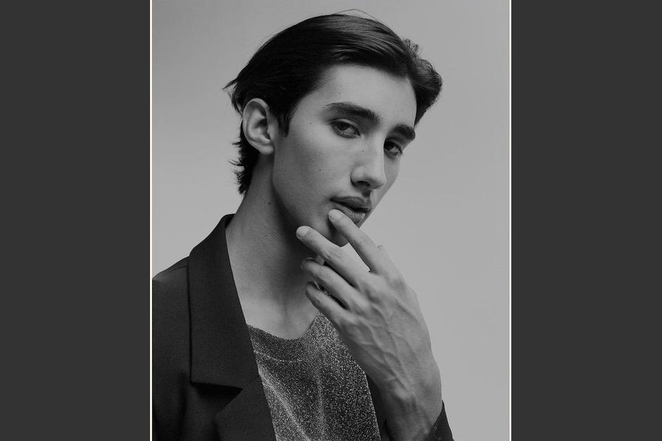 Rodrigo Ovando es el primer modelo guatemalteco en desfilar para la prestigiosa marca francesa Louis Vuitton. (Foto: Instagram Rodrigo Ovando)