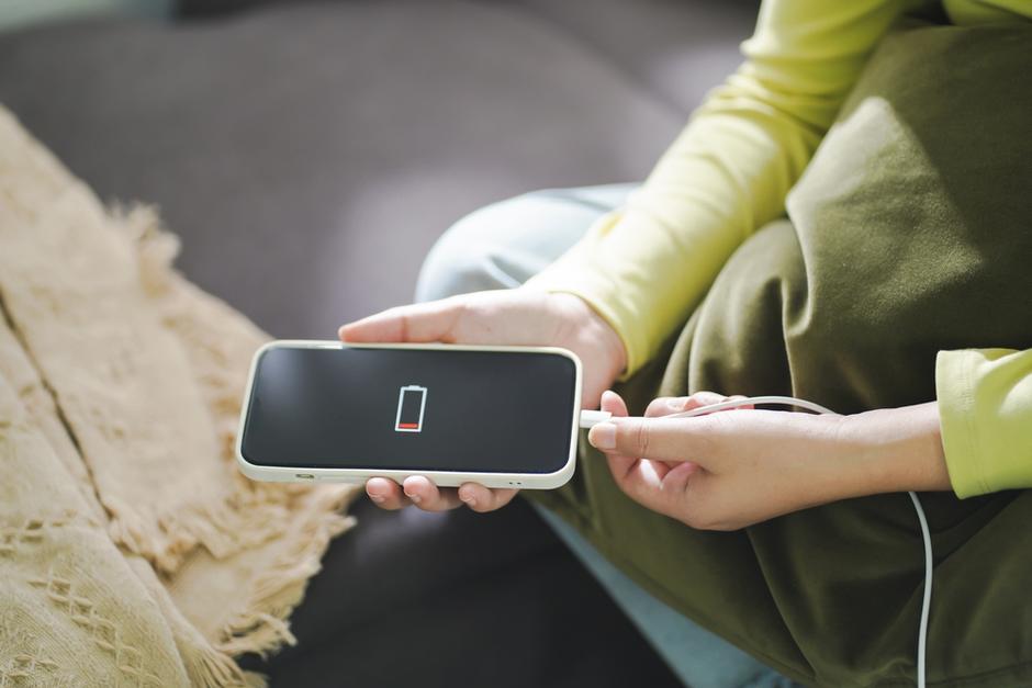 Así podrás gastar menos datos y batería con tantas aplicaciones en tu celular. (Foto: Shutterstock)