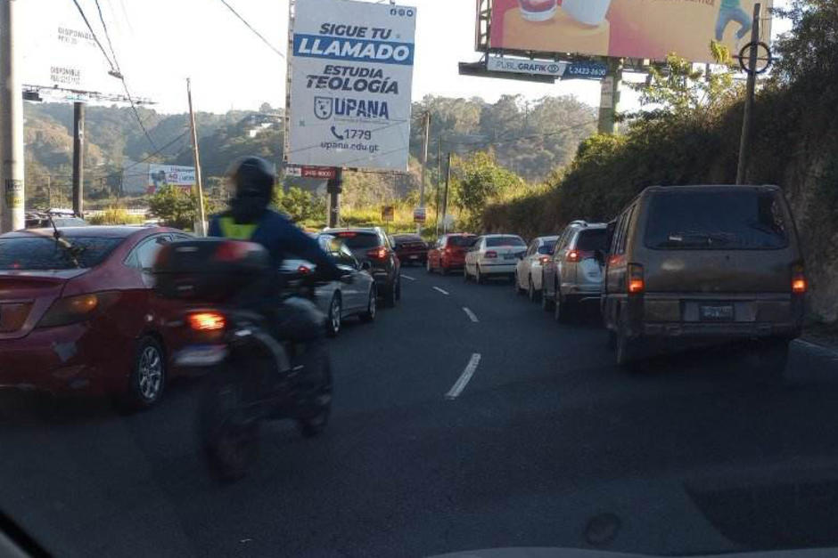 El tráfico este martes es intenso en varios sectores de Mixco, Guatemala y Villa Nueva. (Foto: Soy502)
