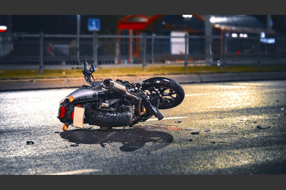 Uno de los motoristas frena, sin embargo el que viene detr&aacute;s no logra hacerlo a tiempo. (Foto: Ilustrativa/Shutterstock)&nbsp;