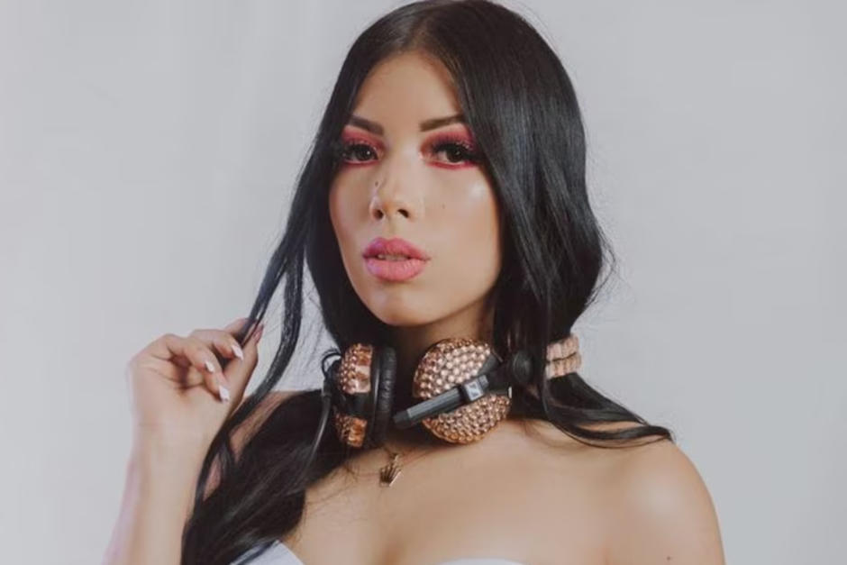 El estadounidense John Poulos sac&oacute; la maleta donde estaba el cuerpo de la v&iacute;ctima en un carro de supermercado. (Foto: Oficial)