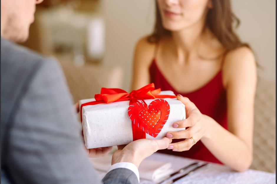 El 14 de febrero es una ocasión importante para las parejas, en las que se suele intercambiar un regalo especial. (Foto:&nbsp;Shutterstock)&nbsp;