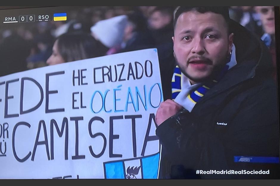 El guatemalteco apareci&oacute; en la transmisi&oacute;n del encuentro que se realiza desde el estadio Santiago Bernab&eacute;u. (Captura Video)