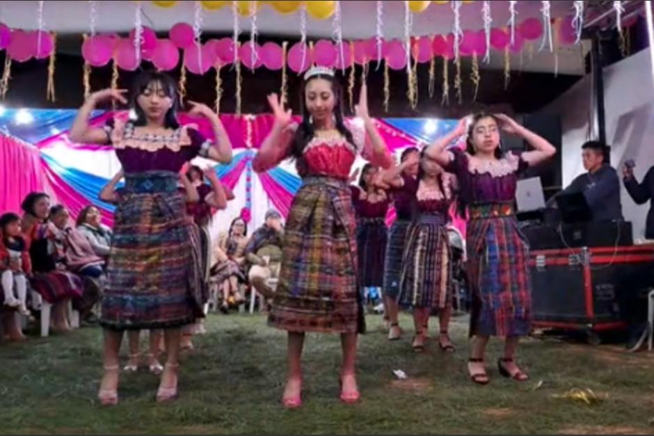 Jóvenes guatemaltecas causaron sensación con una coreografía. (Foto: captura de video)